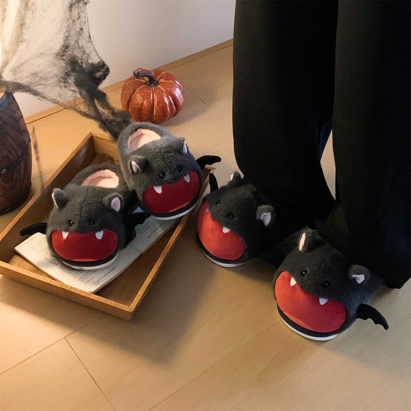 Halloween Bat Plush Slippers W - Sewing Fleece reseña y precio