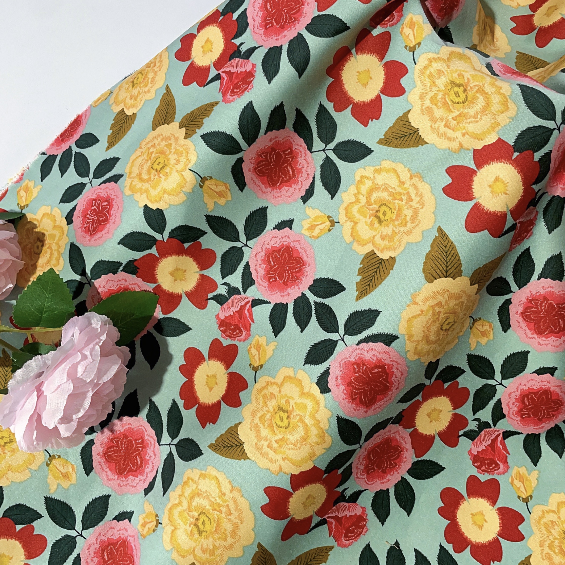 Vintage Floral Printed Satin 1 - Vintage Sewing Textile reseña y precio
